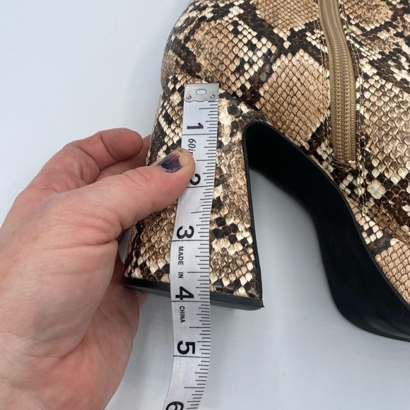 Jeffrey Campbell Dormant Chunky Platform Beige Snake Print Boots Size 9 NIB - Picture 16 of 16